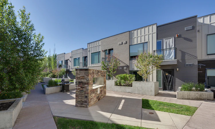 310-93 34 Avenue SW