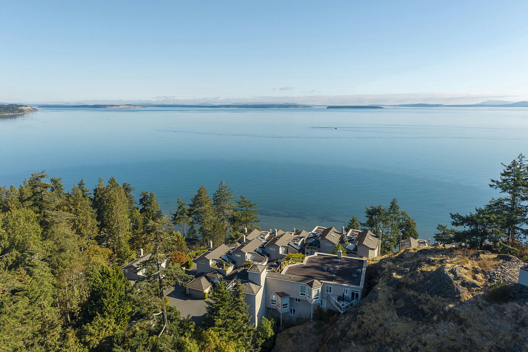 1-4771 Cordova Bay Road, Saanich, BC, V8Y 2J7