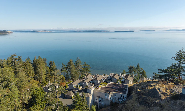 1-4771 Cordova Bay Road