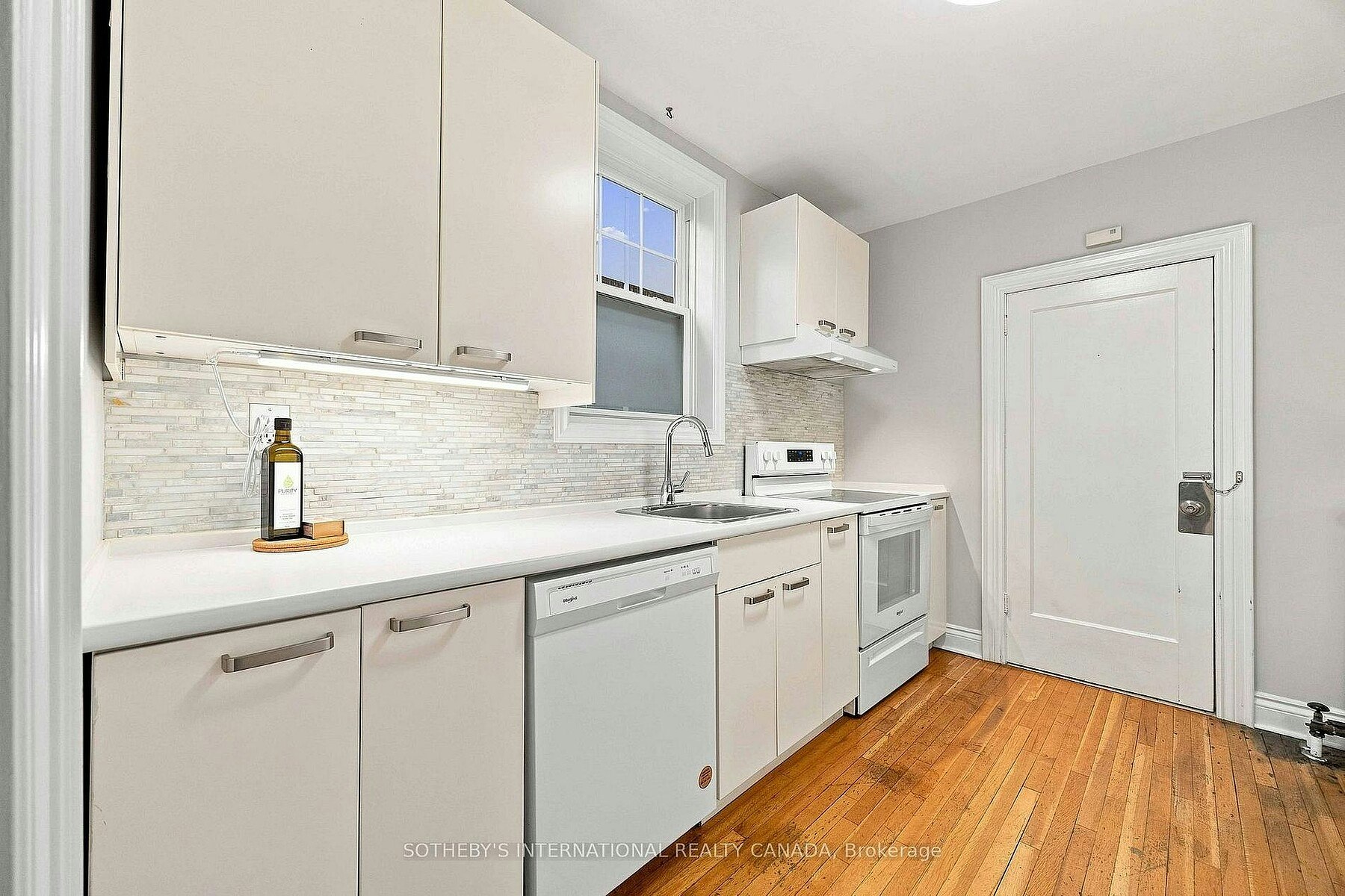 14 Kilbarry Main Road, Toronto, ON, M5P 1K5 - 11