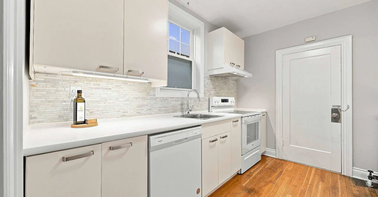 14 Kilbarry Main Road, Toronto, ON, M5P 1K5 - 11