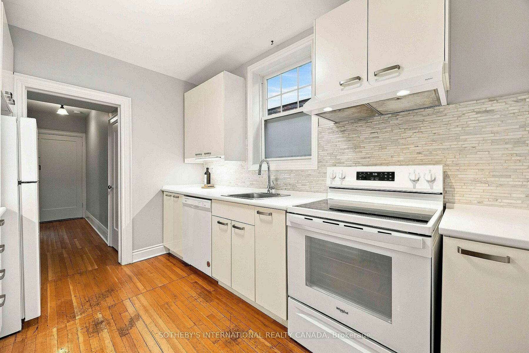 14 Kilbarry Main Road, Toronto, ON, M5P 1K5 - 9