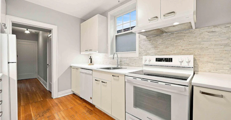 14 Kilbarry Main Road, Toronto, ON, M5P 1K5 - 9