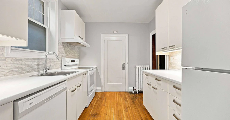 14 Kilbarry Main Road, Toronto, ON, M5P 1K5 - 12