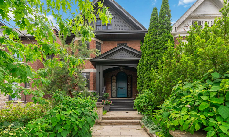 330 Palmerston Boulevard