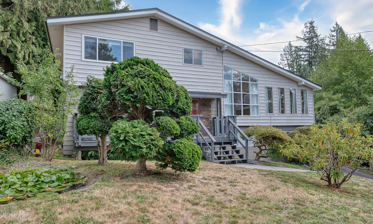 4898 Sunshine Coast Highway