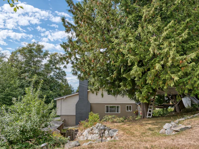 4898 Sunshine Coast Highway - 4