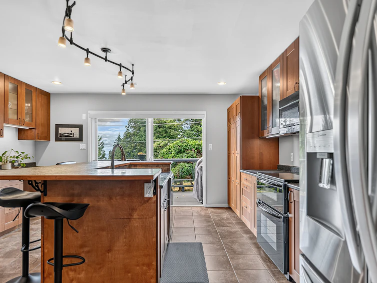 4898 Sunshine Coast Highway, Sechelt, BC, V7Z 0B7 - 9
