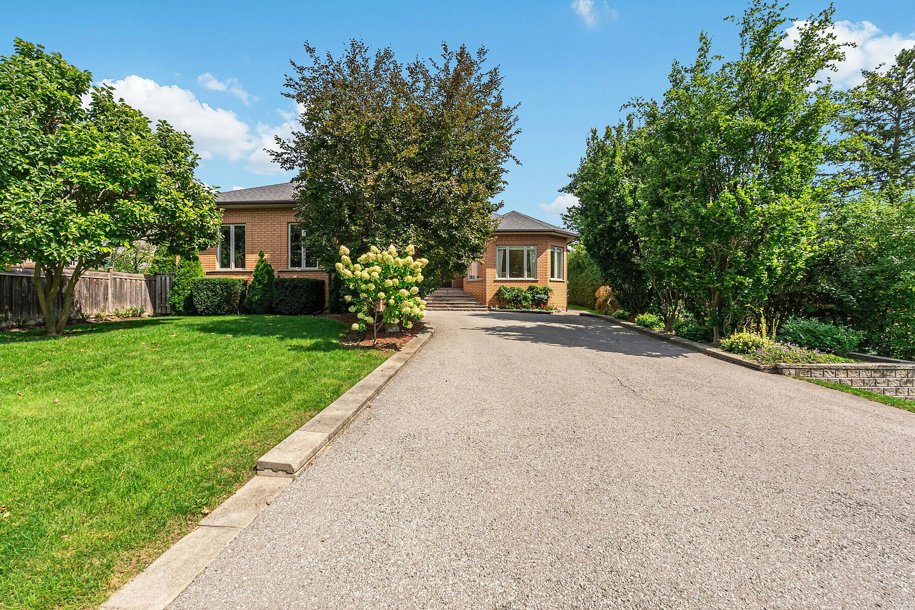 83 Burndean Court, Richmond Hill, ON, L4C 9W5