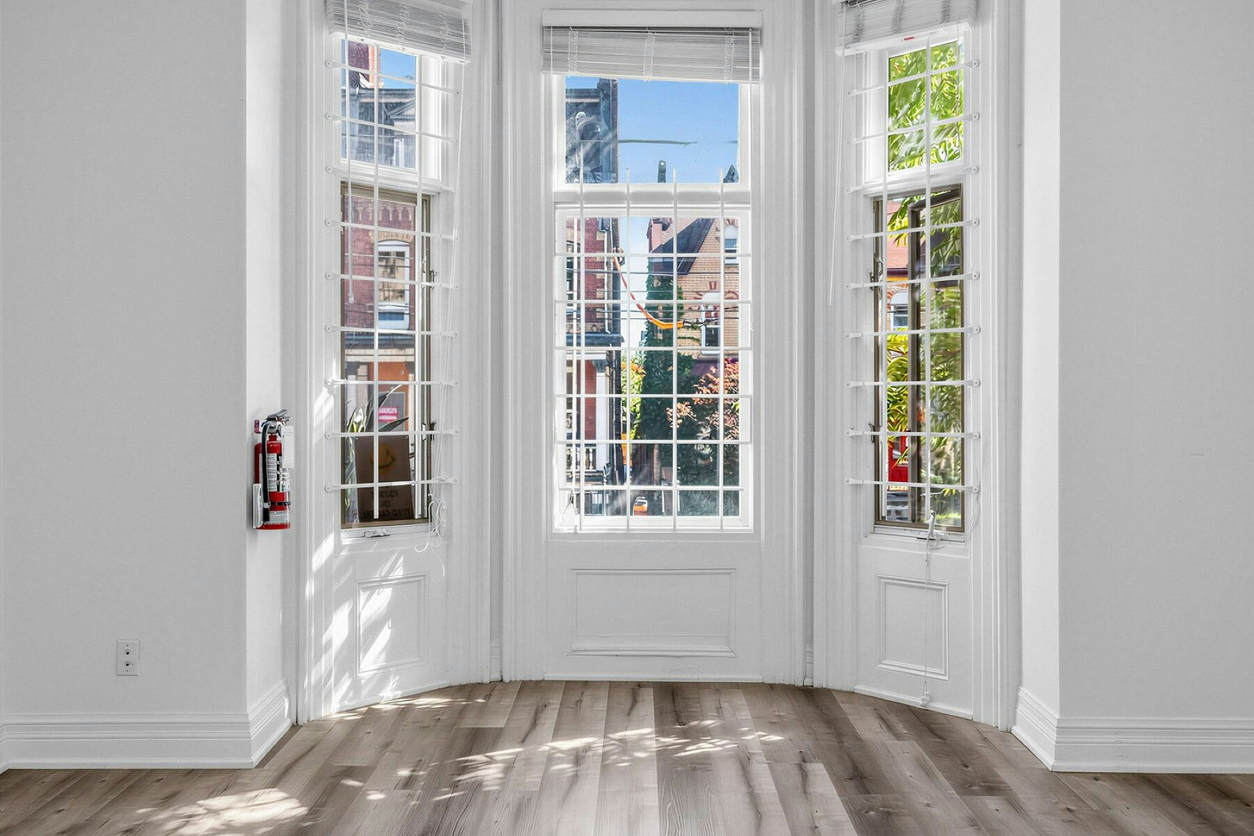 212 Carlton St Main, Toronto, ON, M5A 2L1 - 12