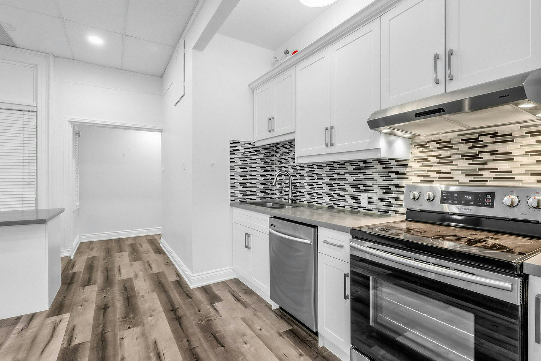 212 Carlton St Main, Toronto, ON, M5A 2L1 - 6