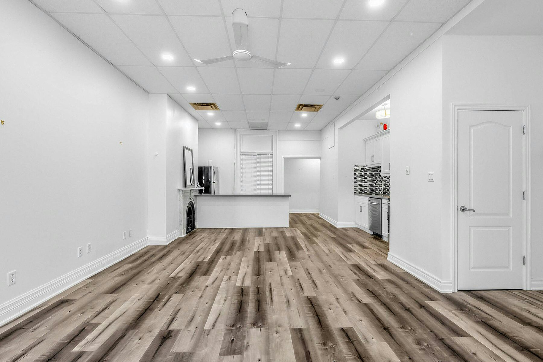 212 Carlton St Main, Toronto, ON, M5A 2L1