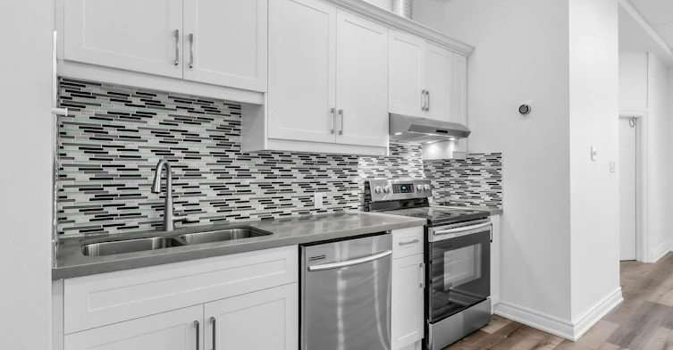 212 Carlton St Main, Toronto, ON, M5A 2L1 - 7
