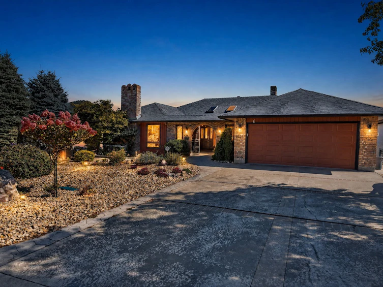 1645 Smithson Place, Kelowna, BC, V1Y 8N5