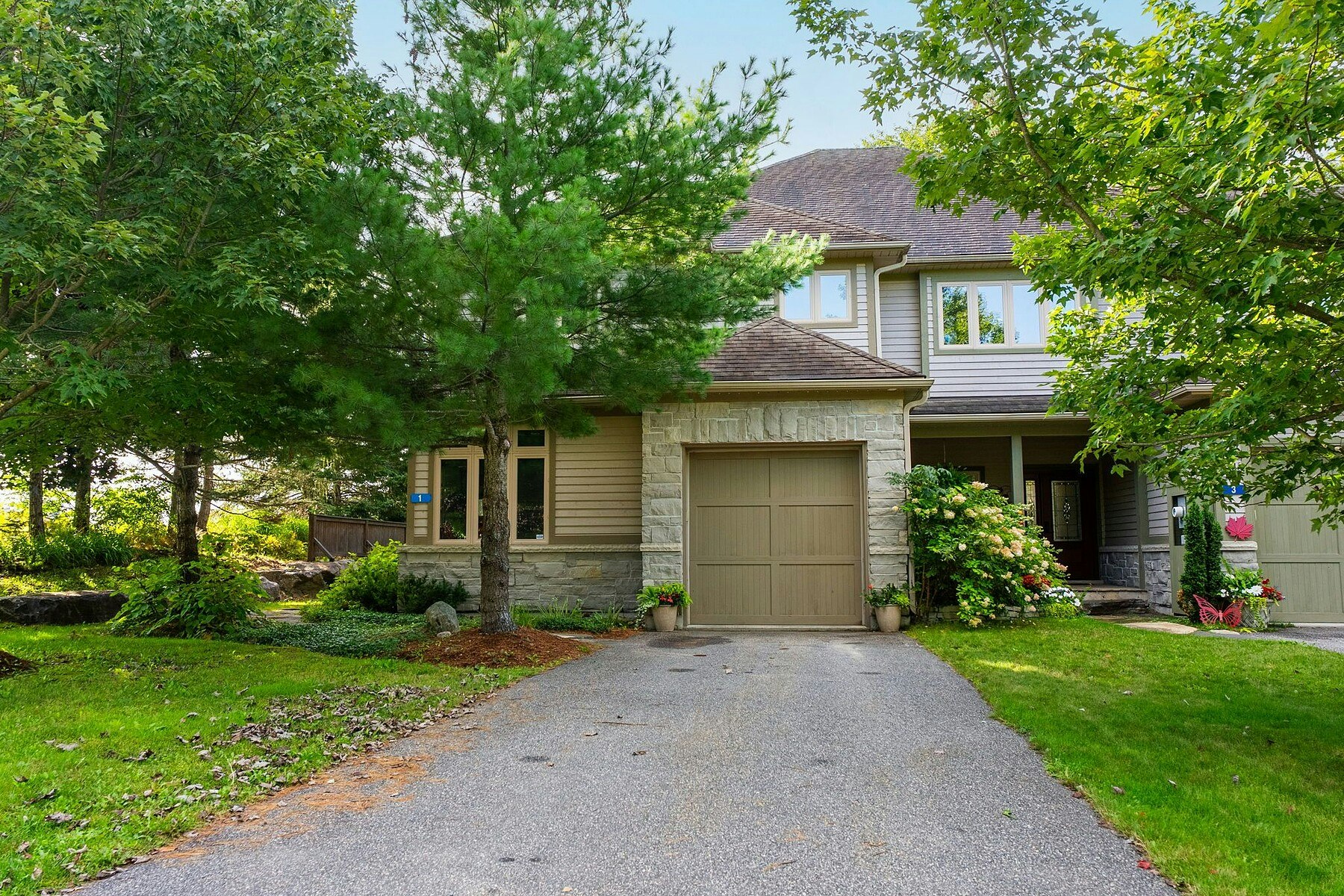 1 Donald Drive, Muskoka Lakes, ON, P0B 1J0