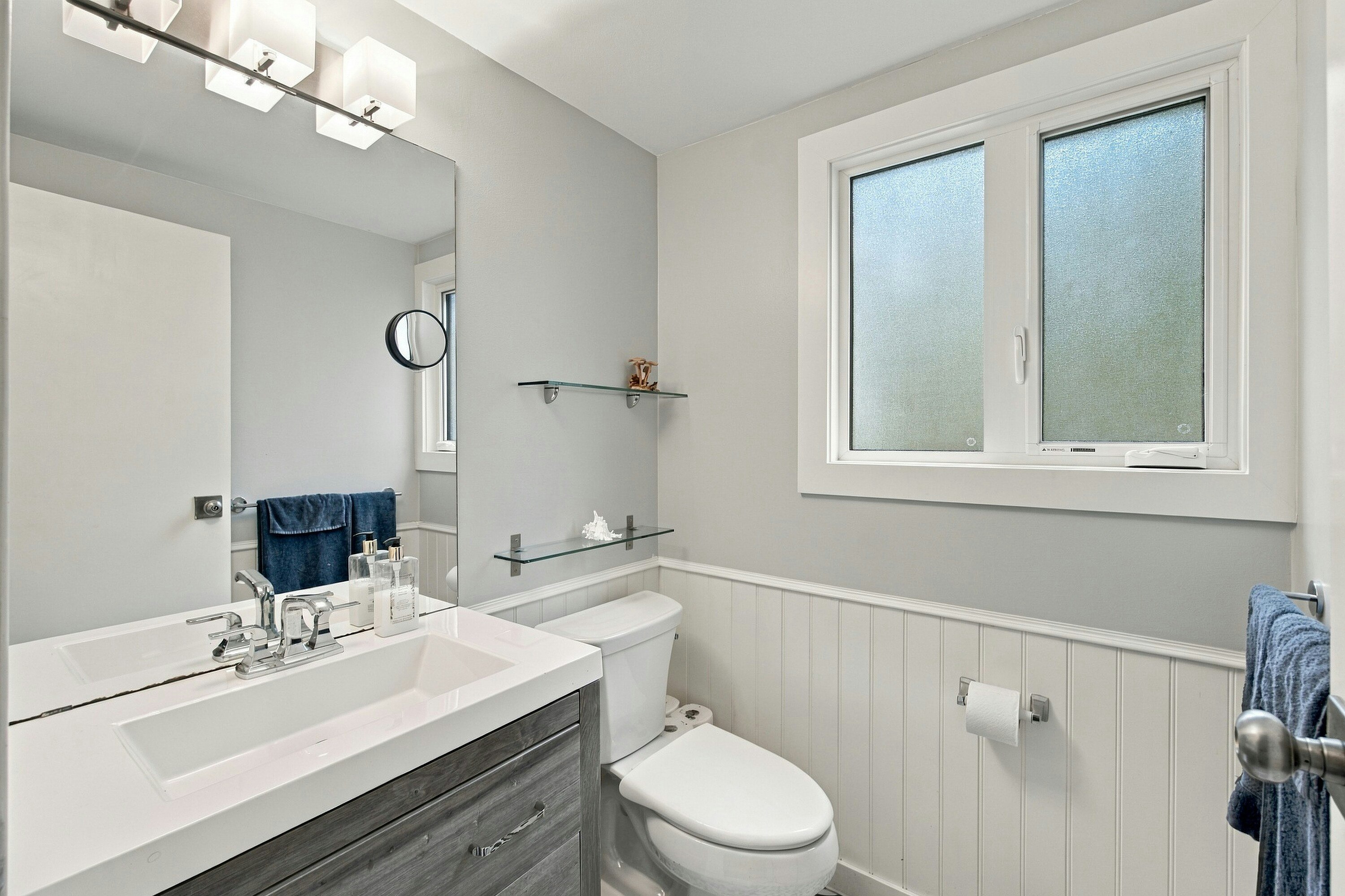 1063 Heritage Boulevard, North Vancouver, BC, V7J 3G7 - 8