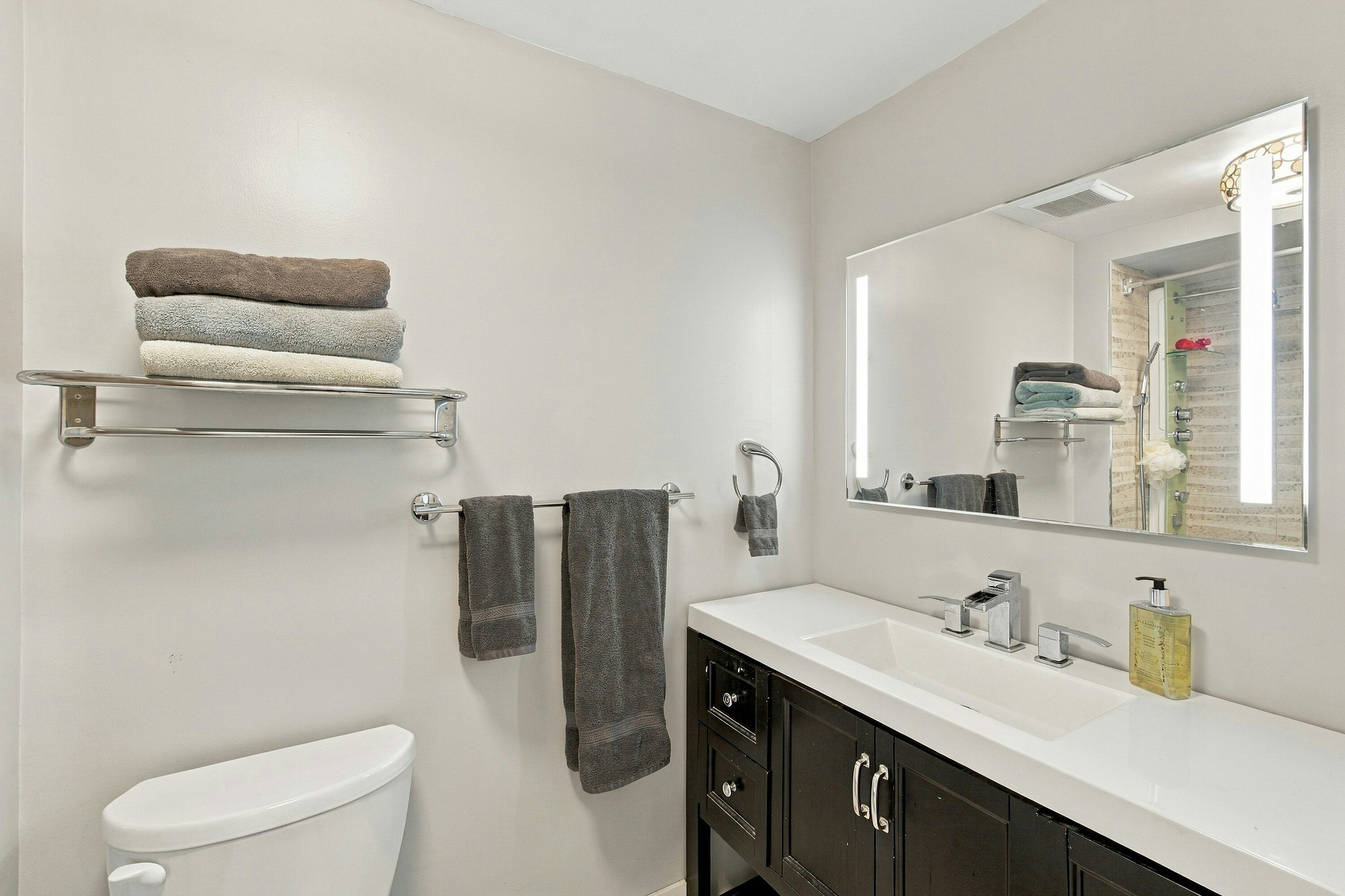 1063 Heritage Boulevard, North Vancouver, BC, V7J 3G7 - 17