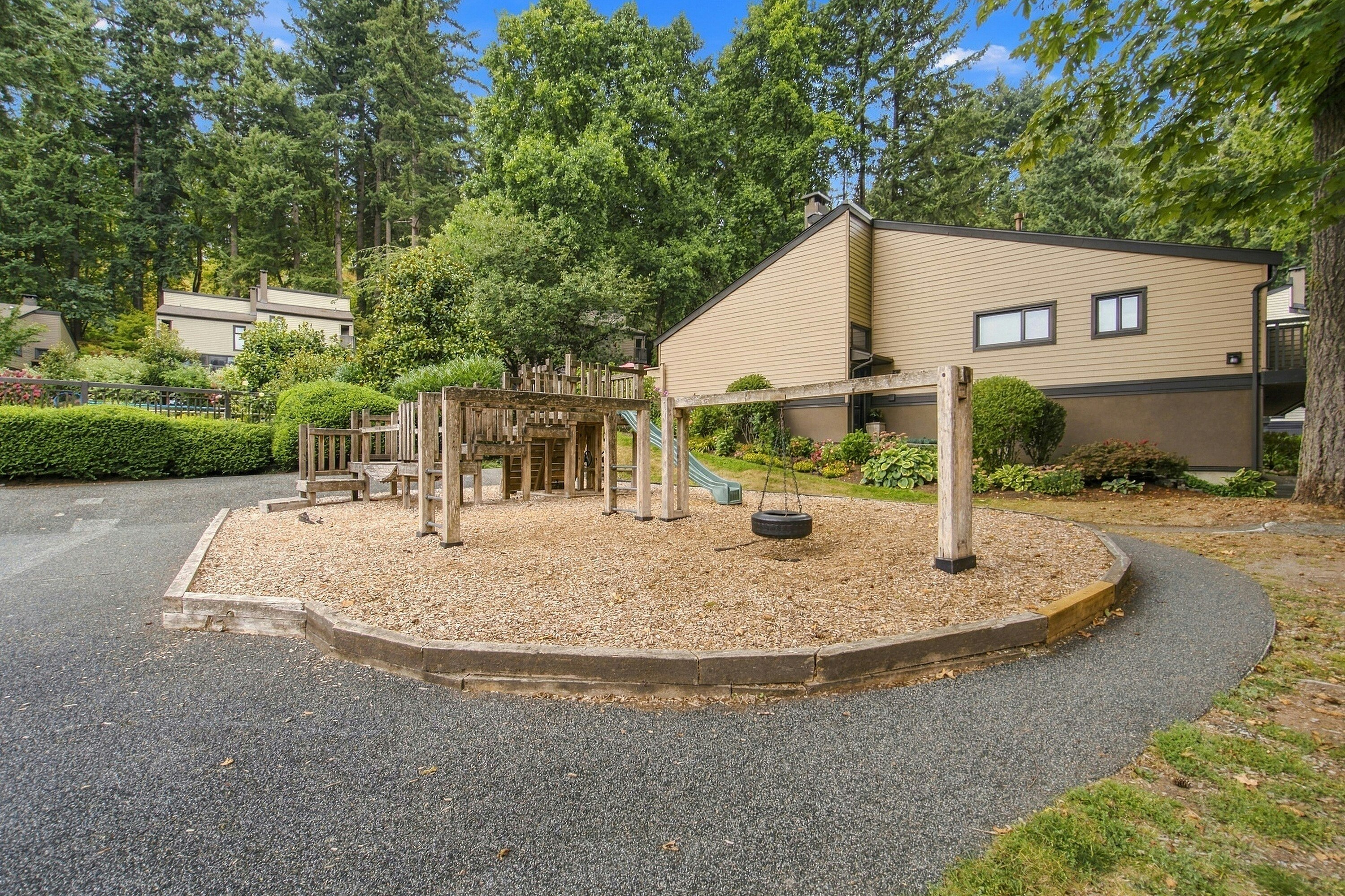 1063 Heritage Boulevard, North Vancouver, BC, V7J 3G7 - 10