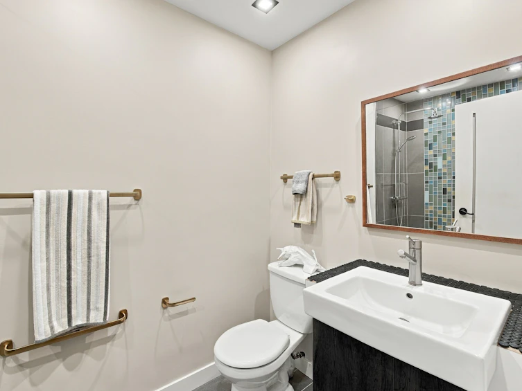 1063 Heritage Boulevard, North Vancouver, BC, V7J 3G7 - 16