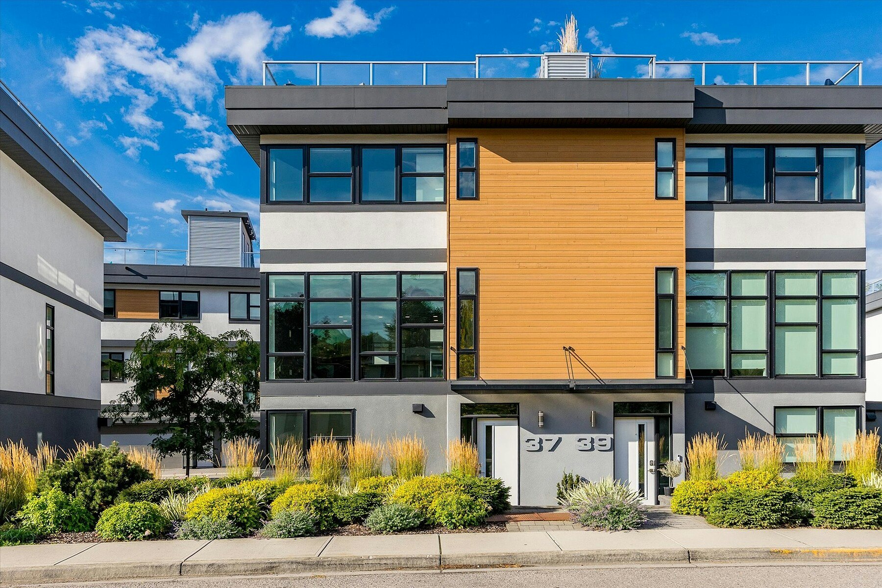 37-1515 N Highland Drive, Kelowna, BC, V1Y 0C9