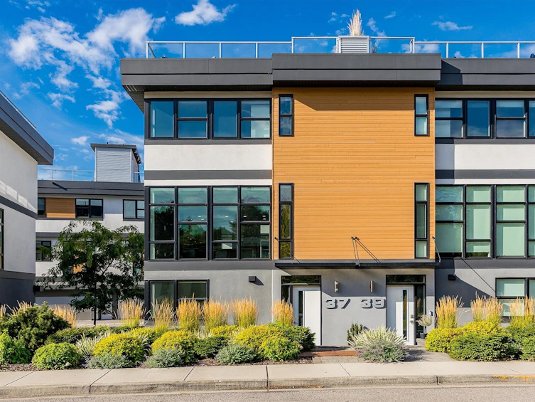37-1515 N Highland Drive, Kelowna, BC, V1Y 0C9