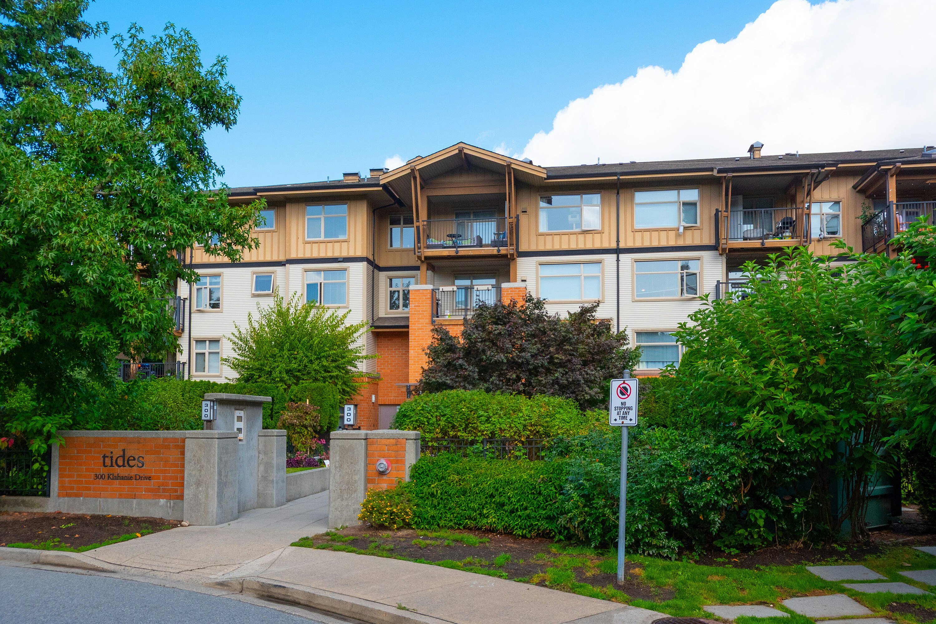 204-300 Klahanie Drive, Port Moody, BC, V3H 5K9