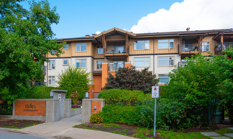204-300 Klahanie Drive