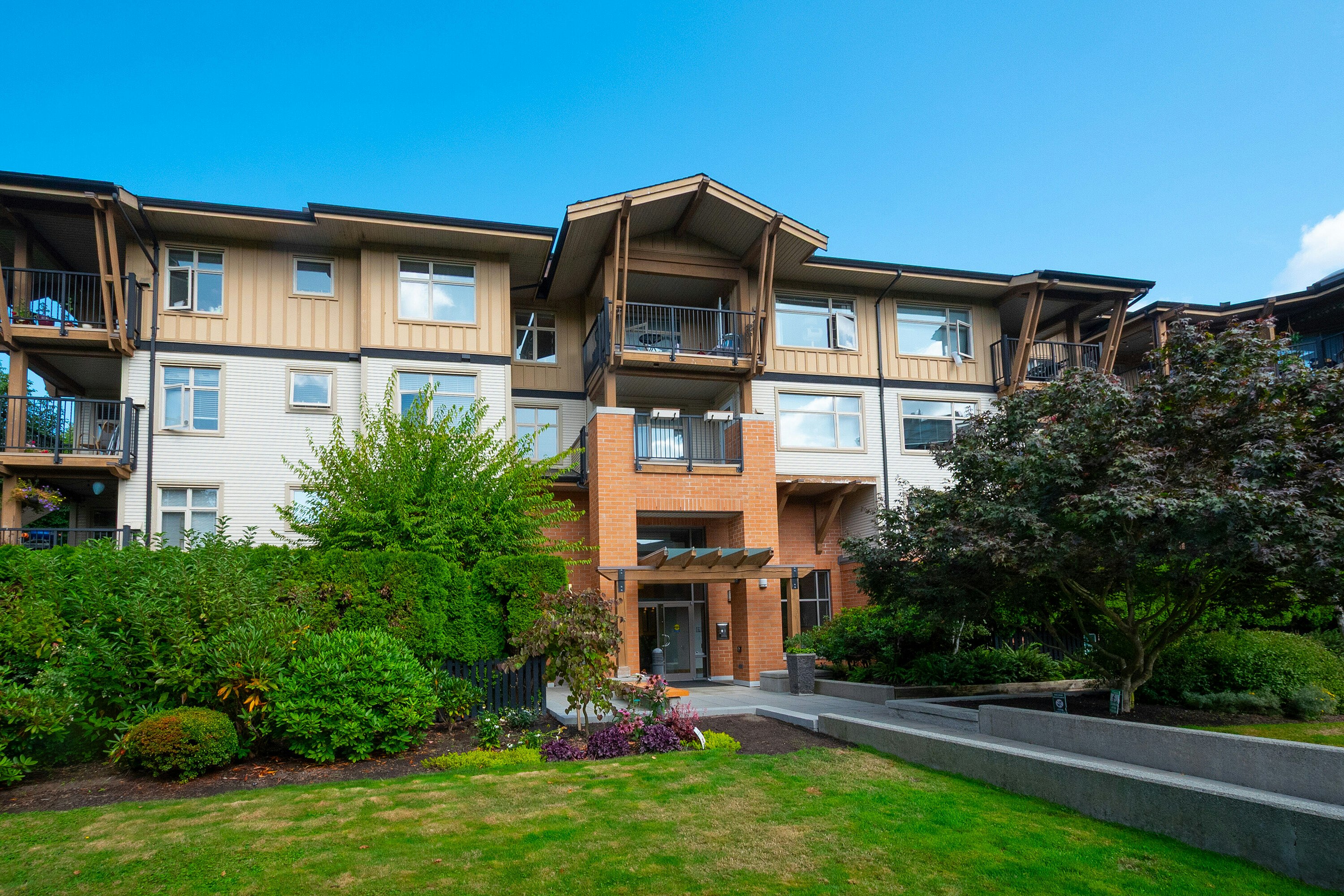 204-300 Klahanie Drive - 4