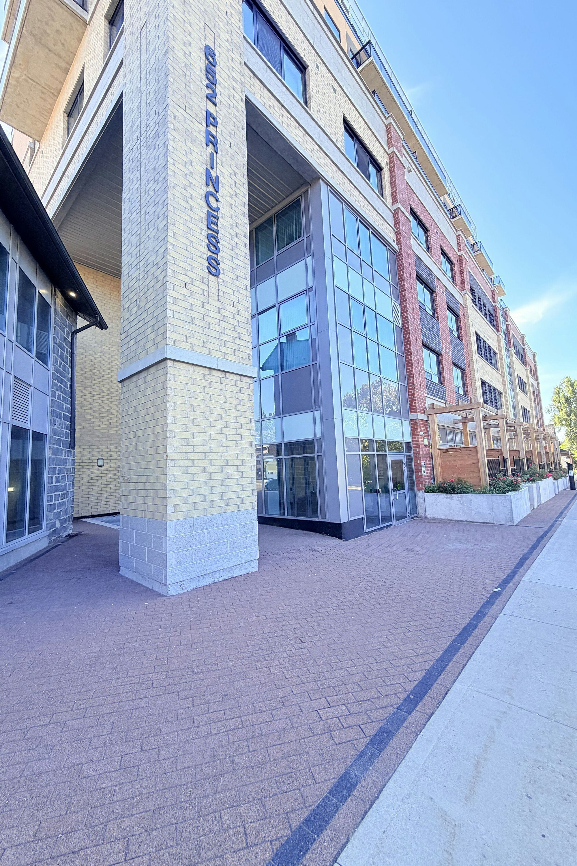 520-652 Princess Street, Kingston, ON, K7L 1E5 2