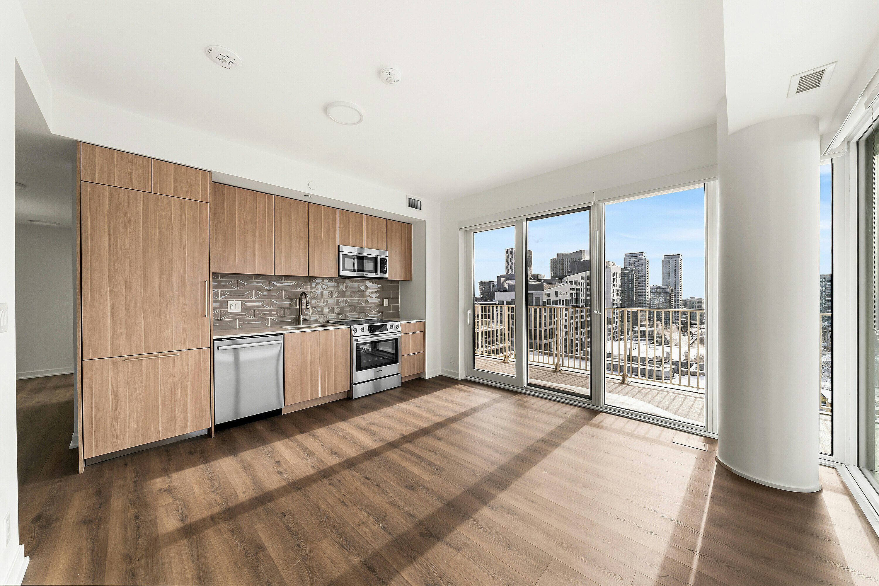 1217-88 Bathurst Street, Toronto, ON, M5V 0W8