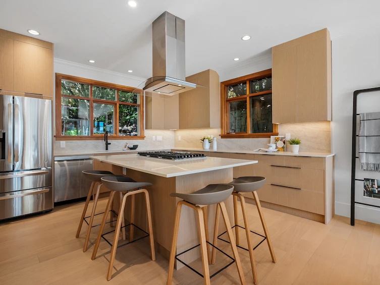 4812 Skyline Drive, North Vancouver, BC, V7R 3J3 - 3