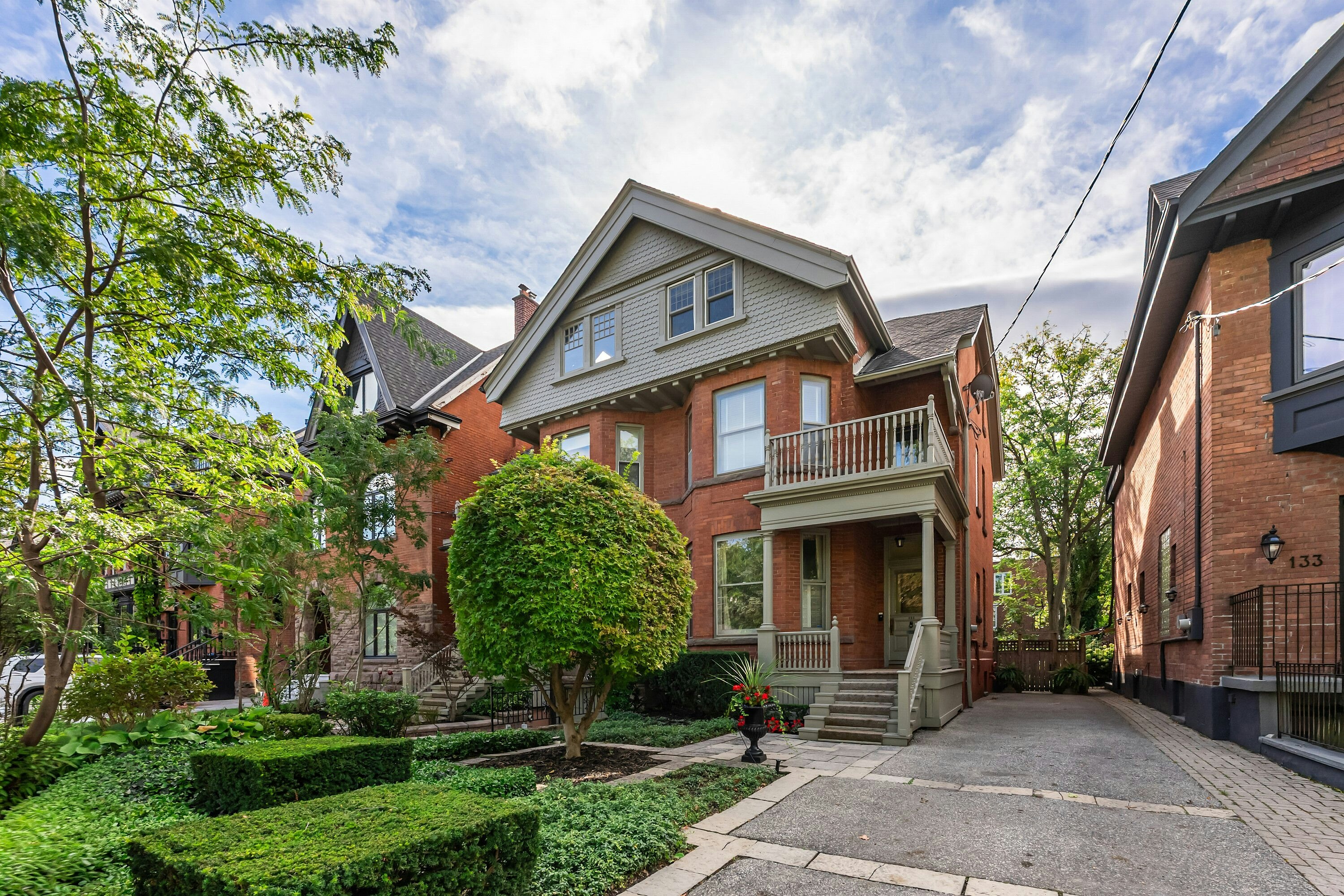 135 Roxborough Street E, Toronto, ON, M4W 1V9
