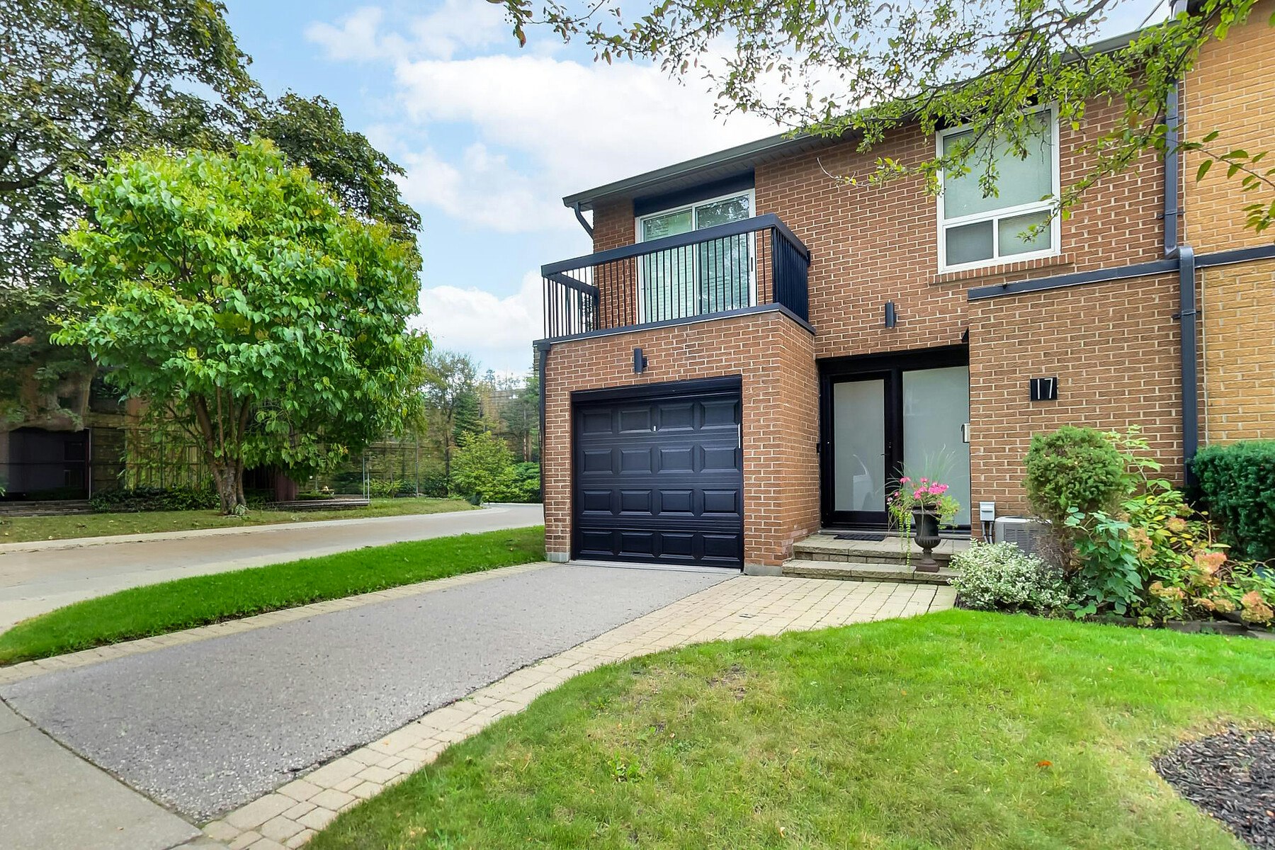 1397 Royal York 17 Road, Toronto, ON, M9A 4Y9
