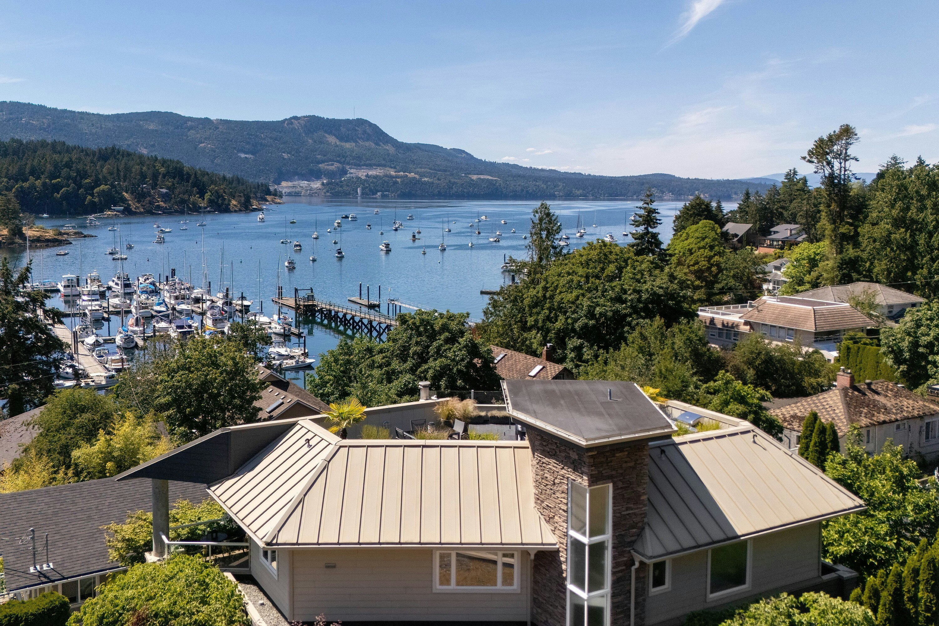 916 Grilse Lane, Central Saanich, BC, V8M 1B5