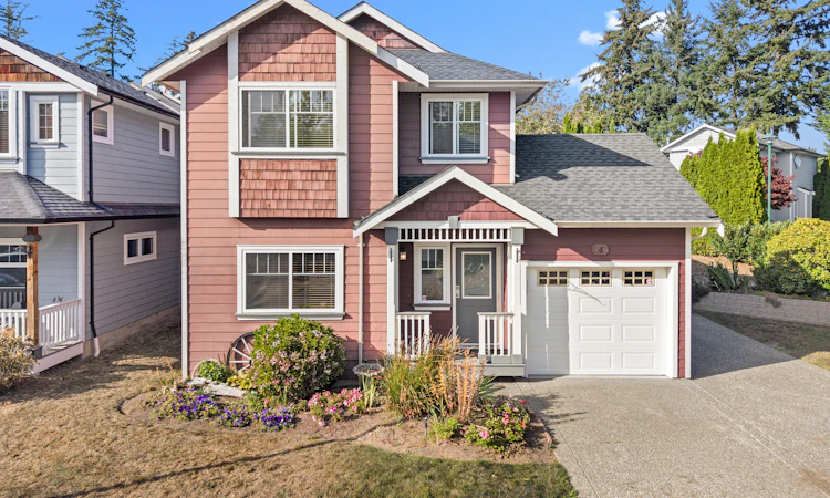 4 Newstead Crescent