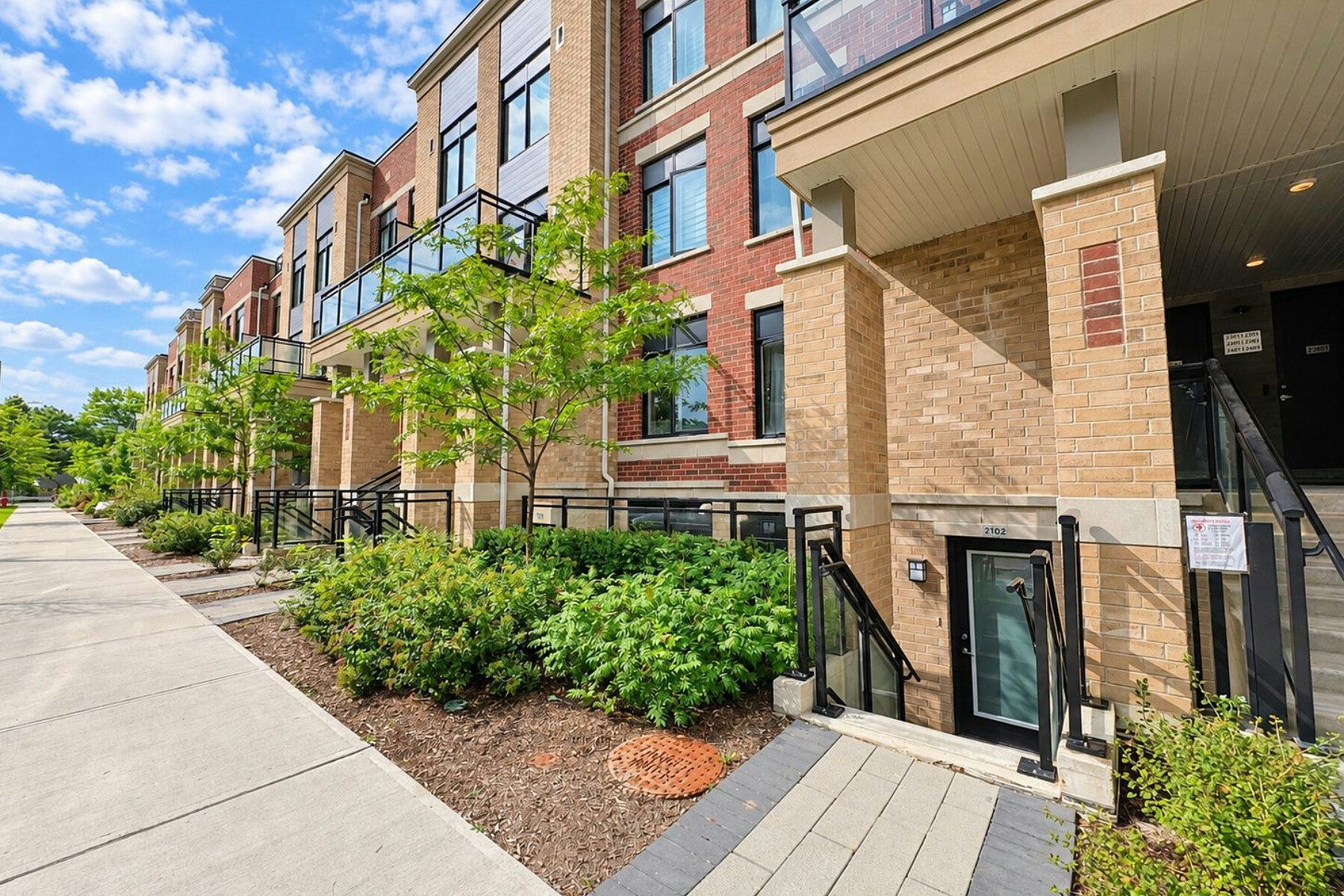 2102-58 Elizabeth Street S, Richmond Hill, ON, L4C 5W2 4