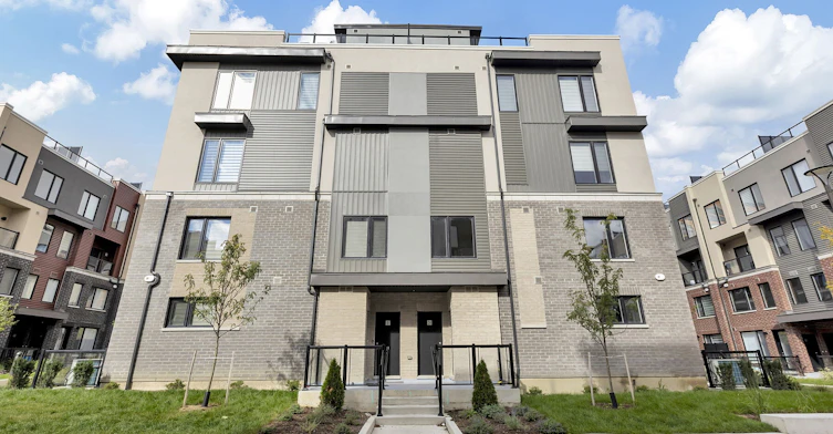 23-3562 Colonial Drive, Mississauga, ON, L5L 0C1 - 2