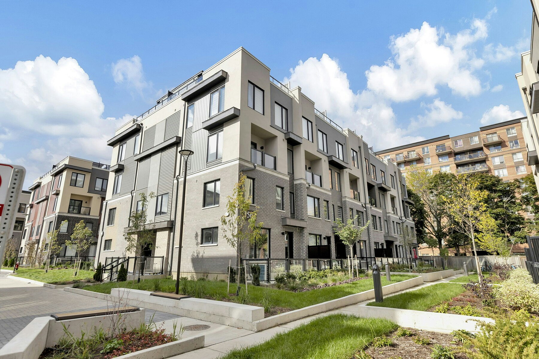 23-3562 Colonial Drive, Mississauga, ON, L5L 0C1
