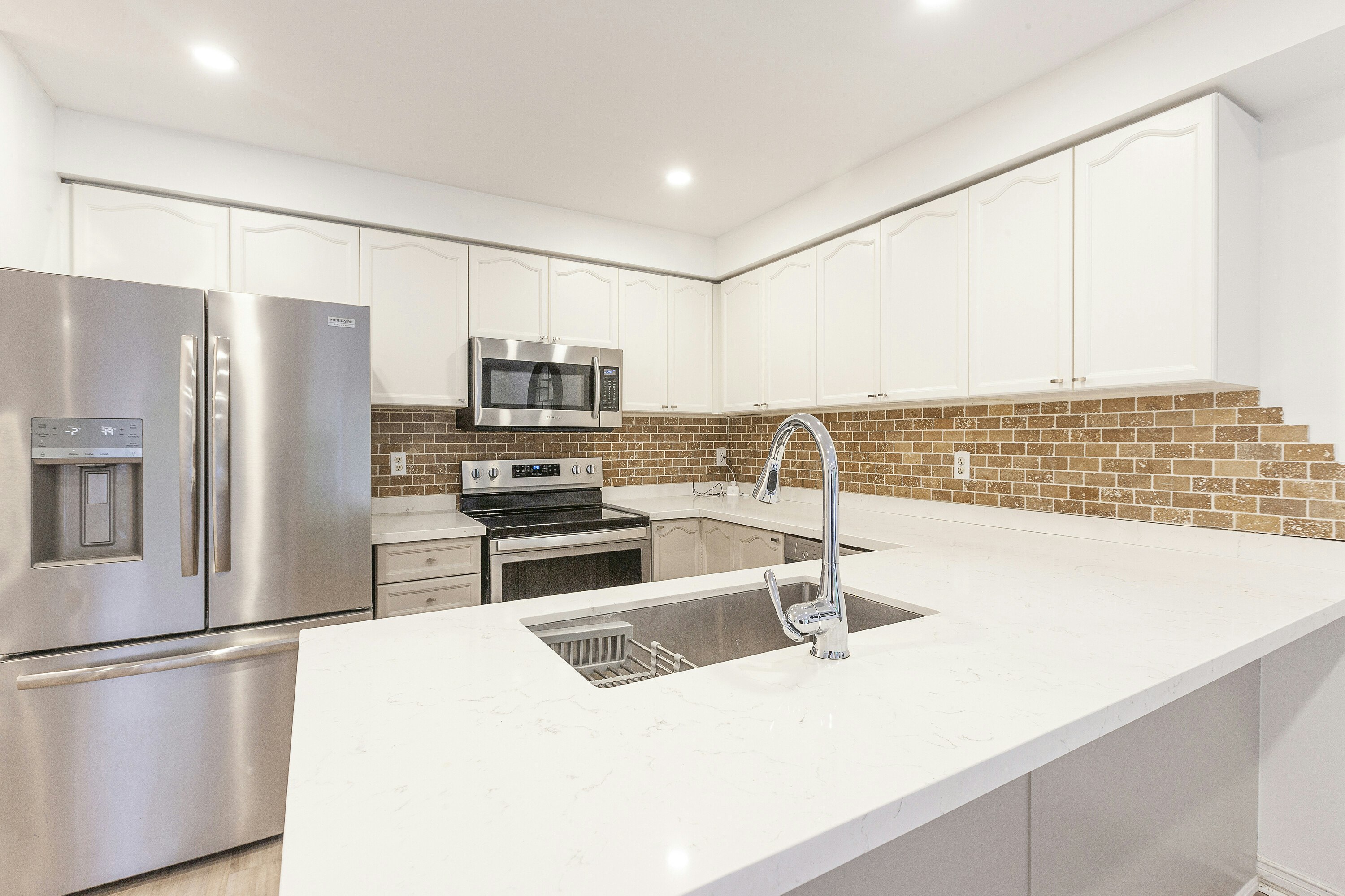 7190 Atwood 27 Lane, Mississauga, ON, L5N 7Y6 - 8