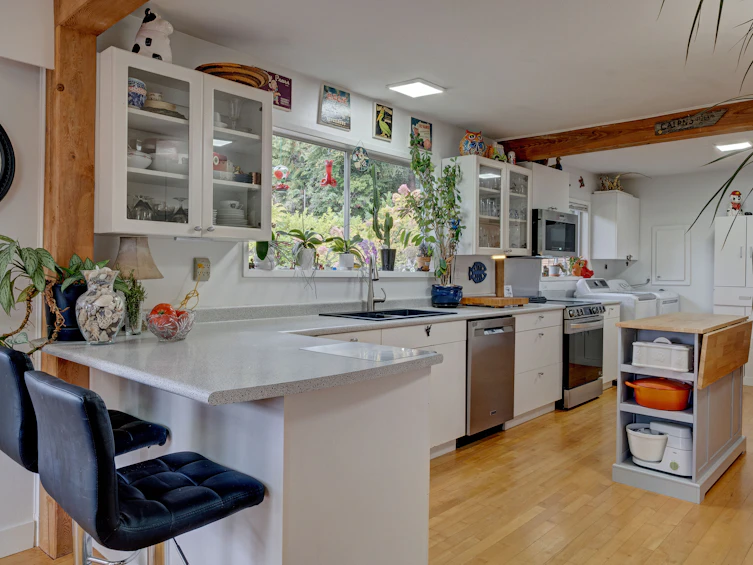 5206 Radcliffe Road, Sechelt, BC, V7Z 0C1 - 2