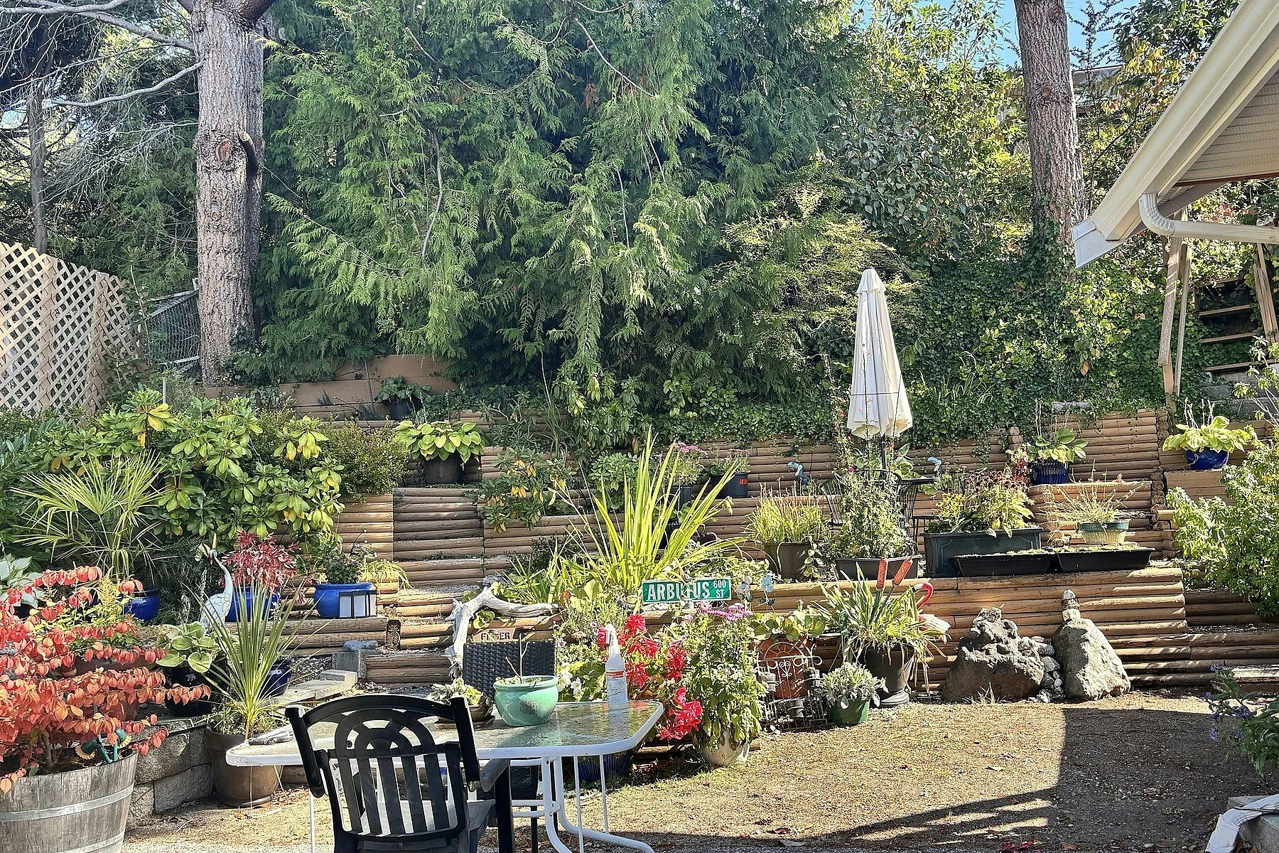 5206 Radcliffe Road, Sechelt, BC, V7Z 0C1