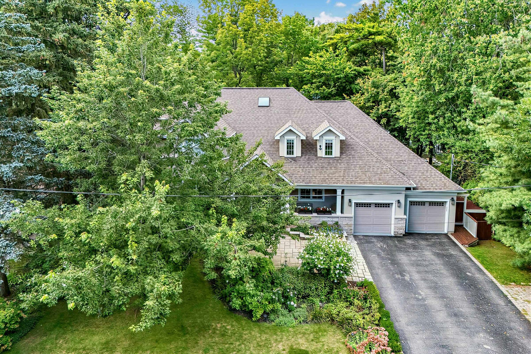 407 Cairncroft Road, Oakville, ON, L6J 4M8 2