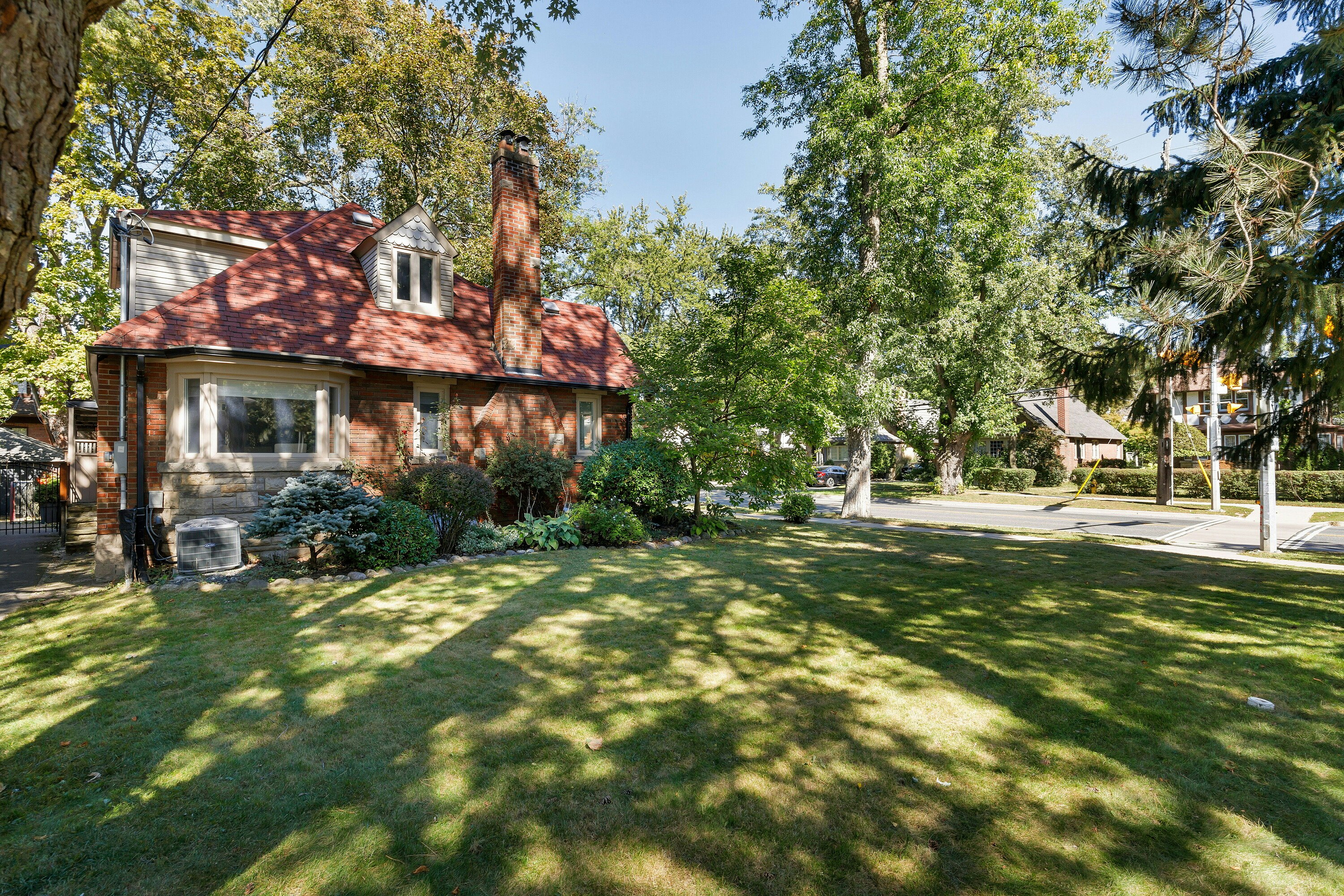 1048 Royal York Road, Toronto, ON, M8X 2G7 - 41