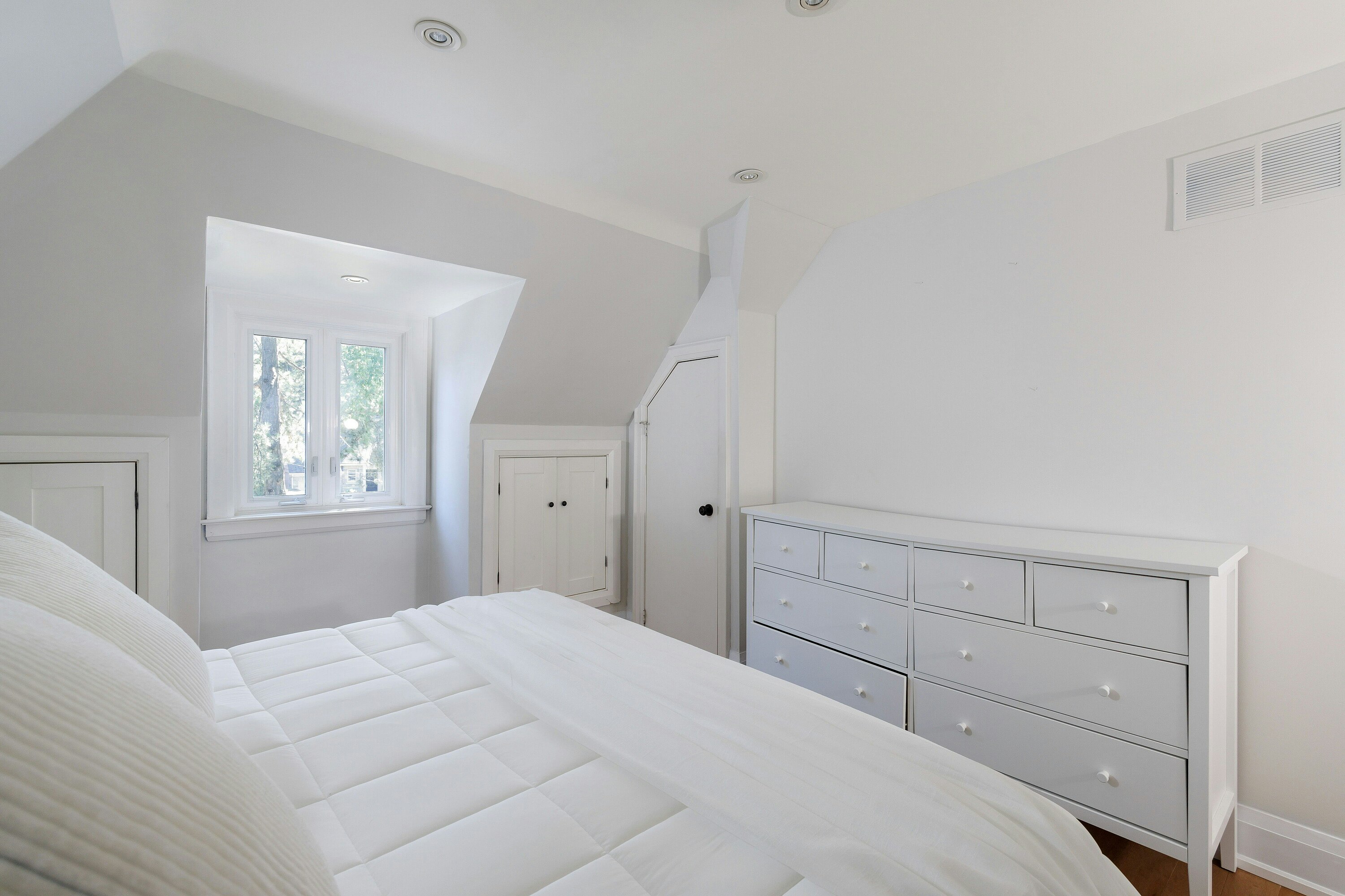 1048 Royal York Road, Toronto, ON, M8X 2G7 - 5