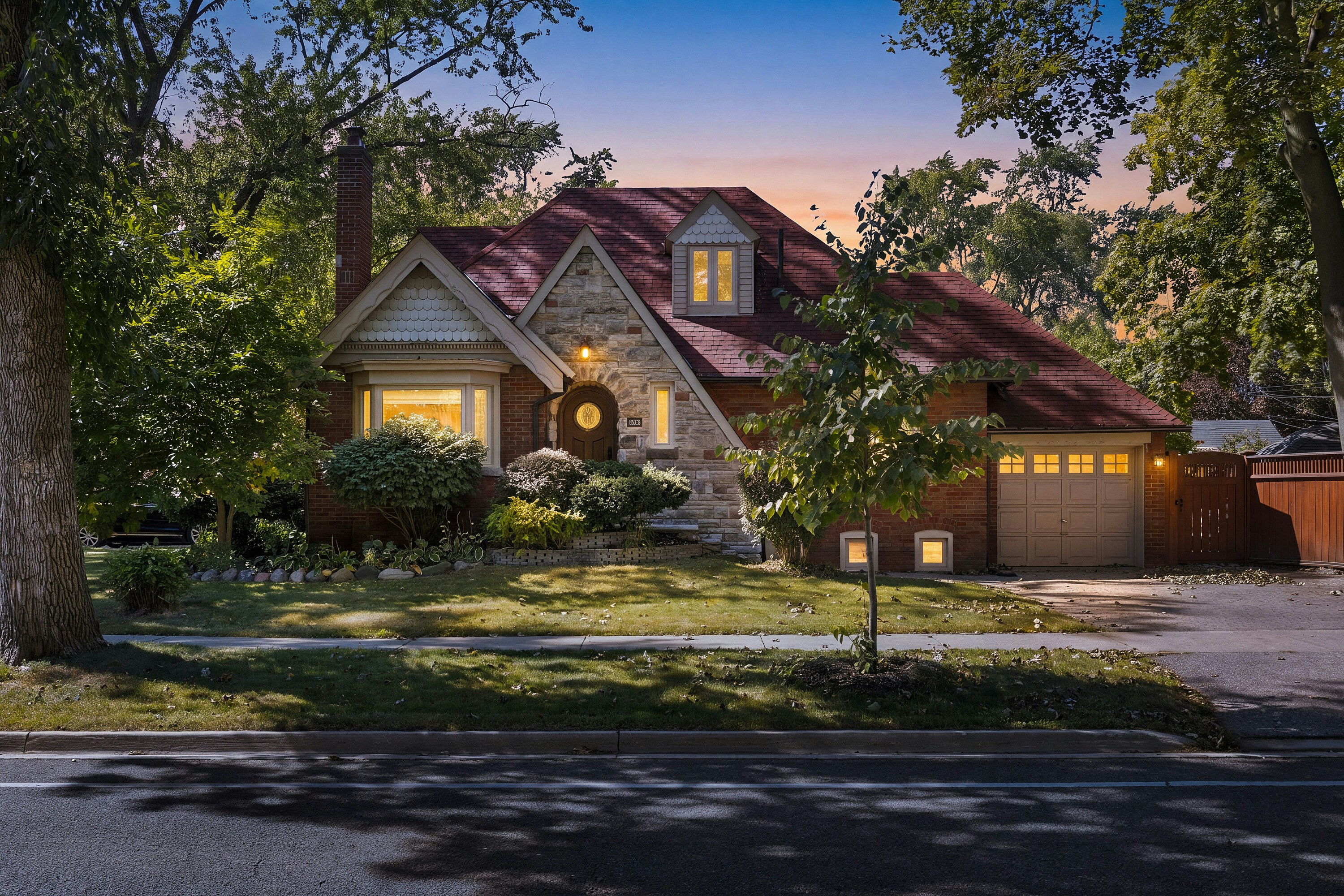 1048 Royal York Road, Toronto, ON, M8X 2G7