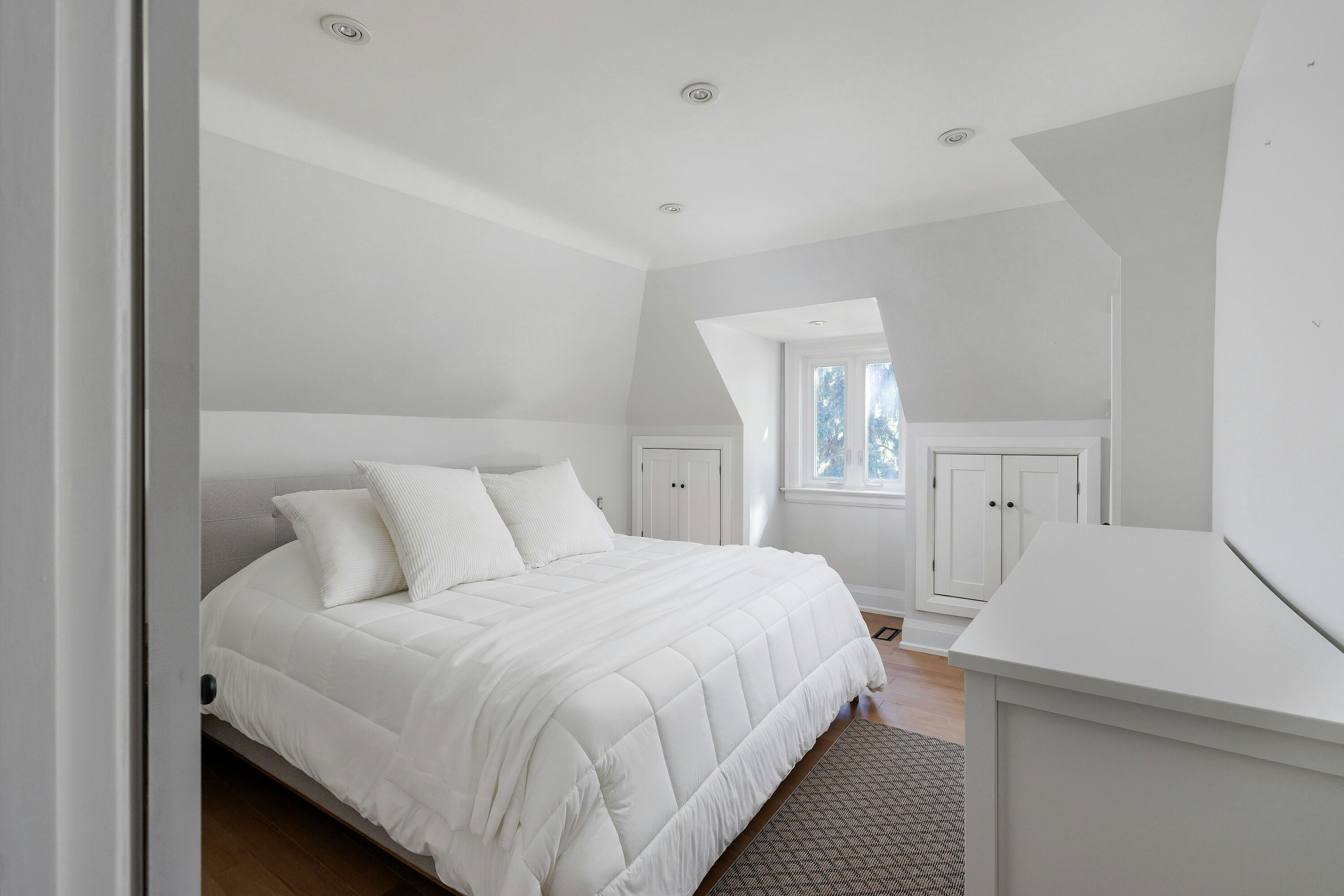 1048 Royal York Road, Toronto, ON, M8X 2G7 - 9