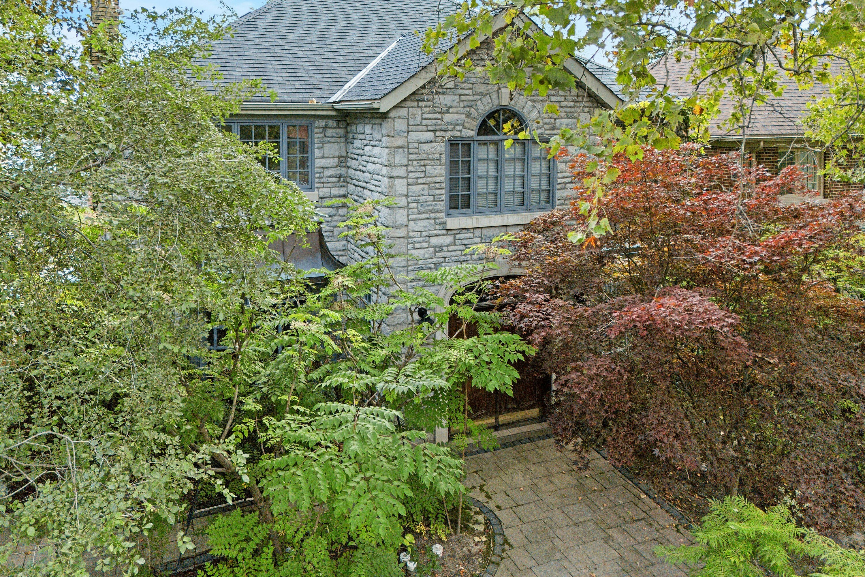 17 Wembley Road, Toronto, ON, M6C 2E8