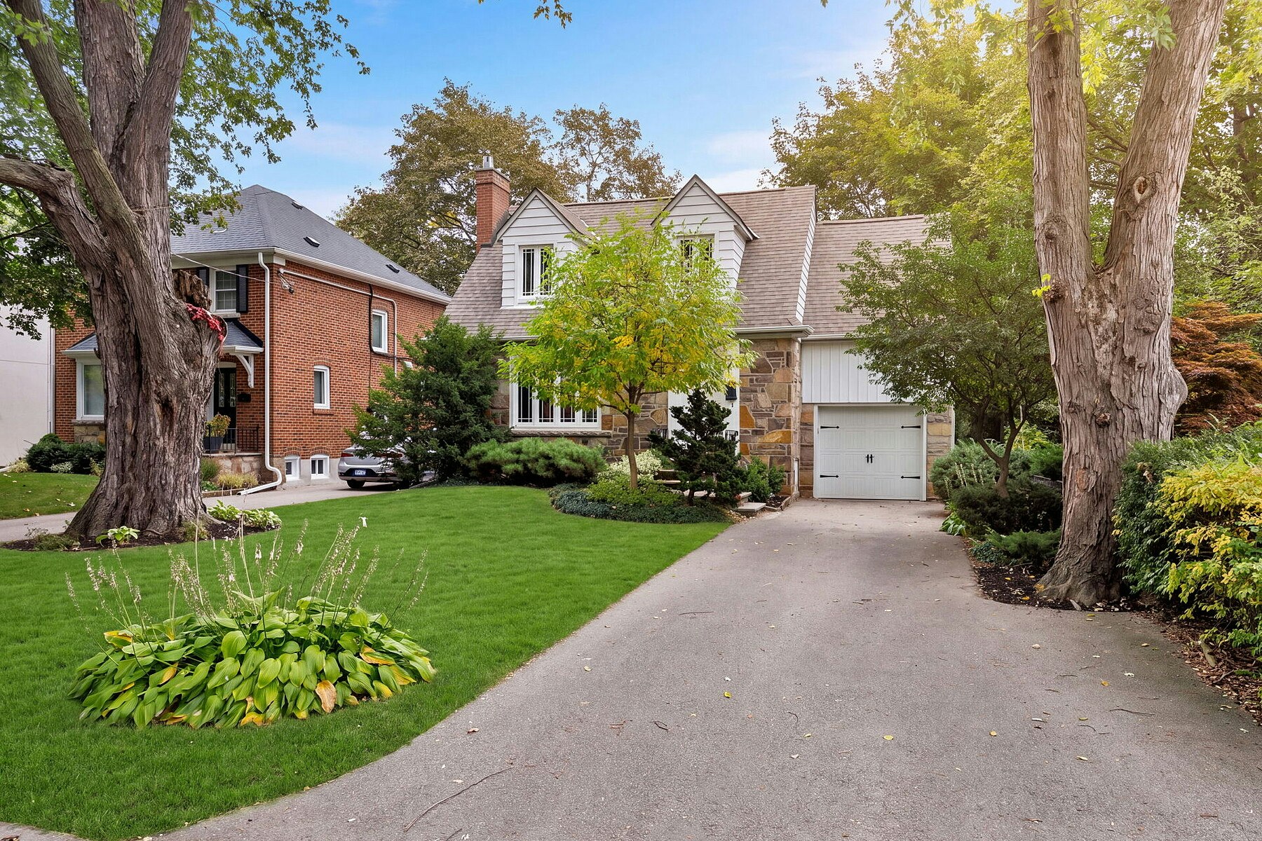 145 Brentwood Road N, Toronto, ON, M8X 2C8
