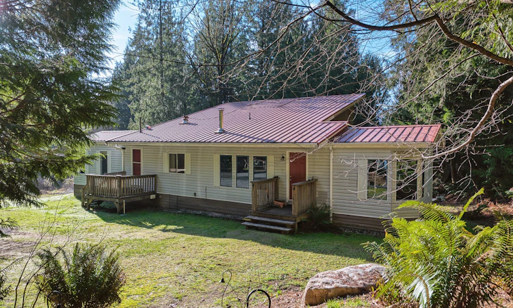 7103 Sechelt Inlet Road