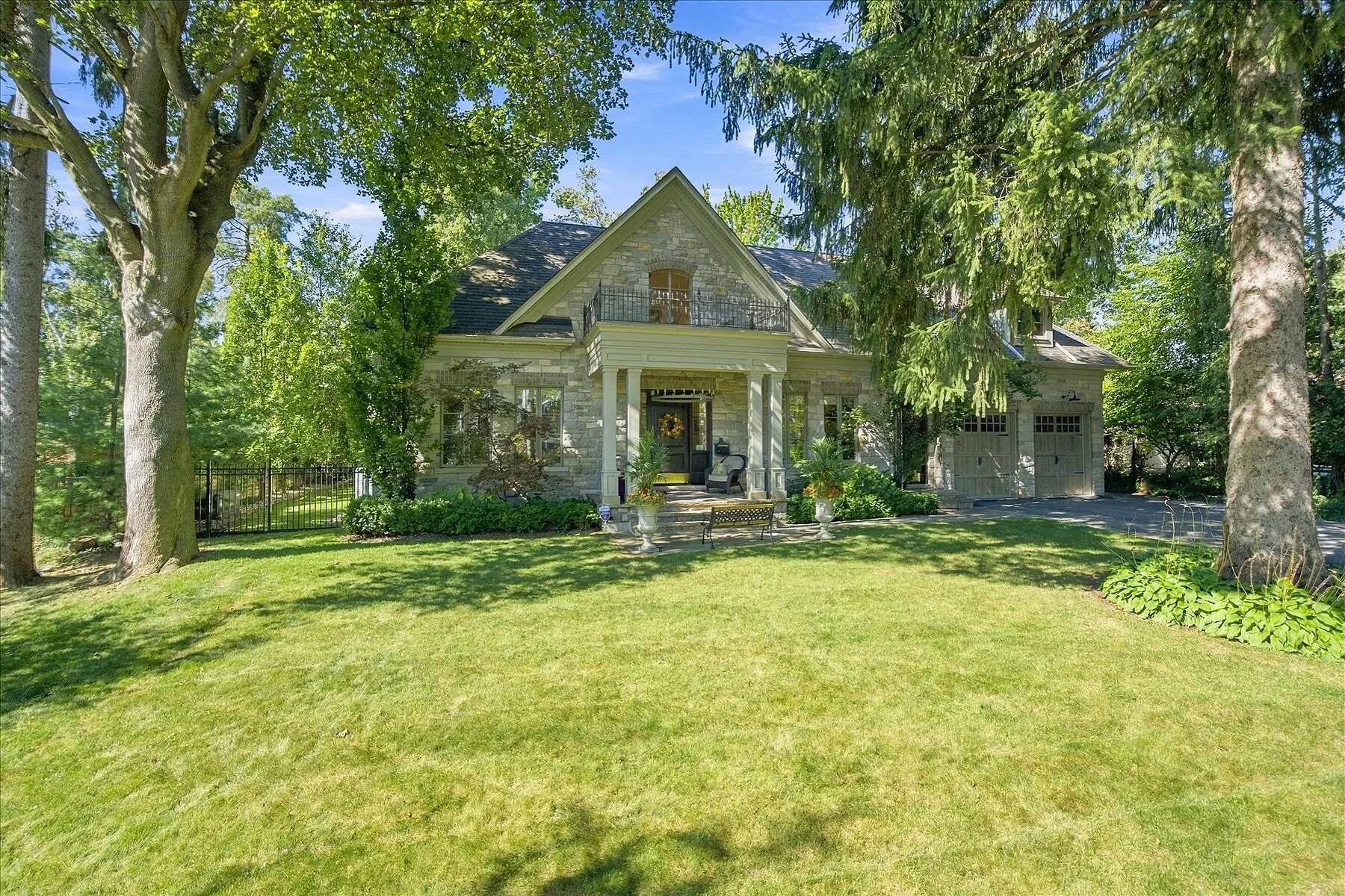 167 Pinewood Tr, Mississauga, ON, L5G 2L2